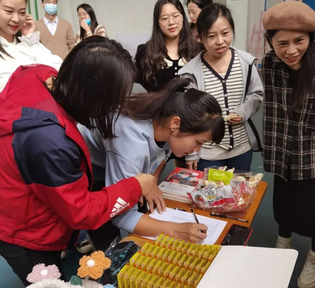 我們肩並肩----記深圳市耀華實驗學校教師團體心理活動-上哪學