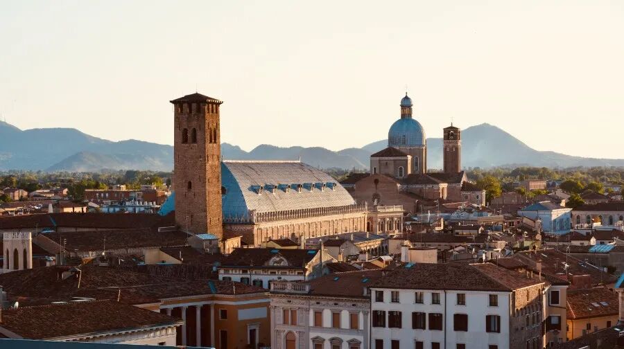 帕多瓦ciels语言学院● 摩德纳大学● 帕维亚大学●但丁学院