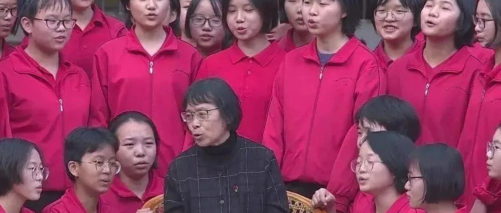 将1800多名女孩送出大山，改变三代人的命运，她为什么能感动中国？