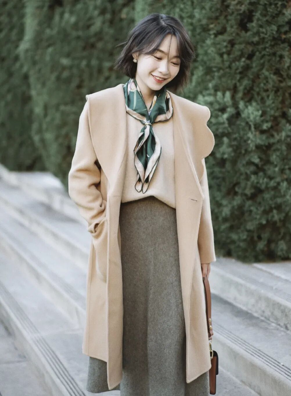 穿搭乏味配点丝巾 记住这 4种 搭配秘诀 不经意的时髦最亮眼 热点讯息网