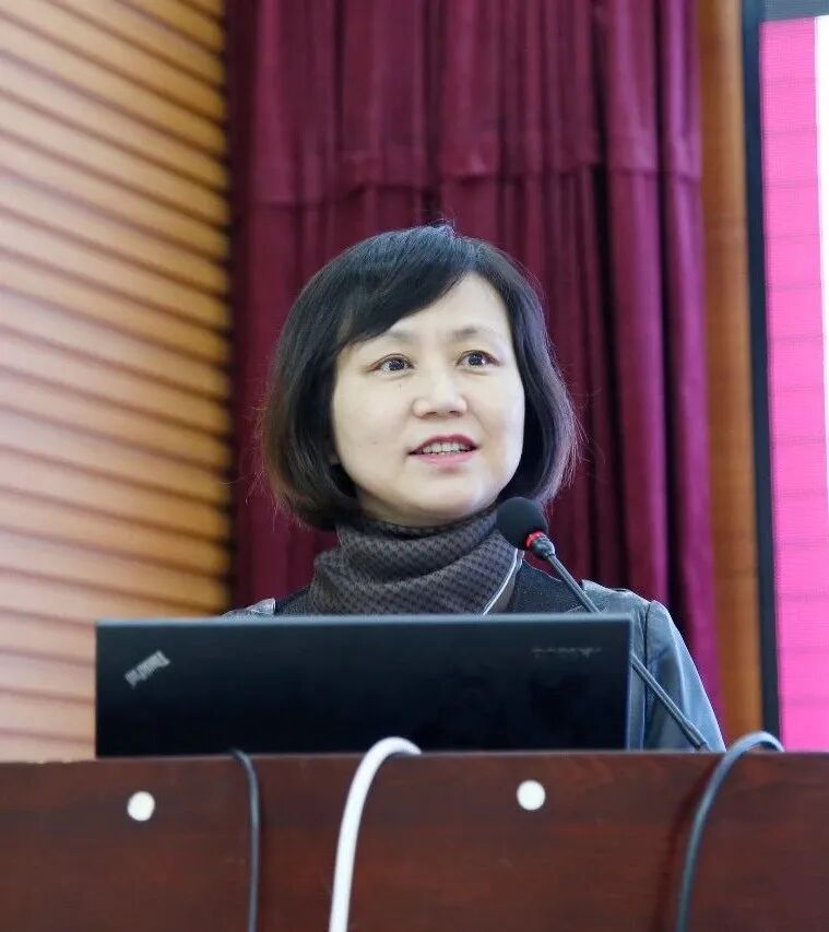 市医学会秘书长任大为主持开幕式,龙湾院区呼吸内科主任沈锦红主持