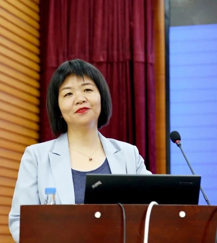 市医学会秘书长任大为主持开幕式,龙湾院区呼吸内科主任沈锦红主持