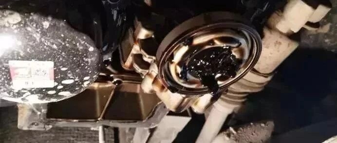 用错机油，会导致机油泵严重堵塞！保养遇到这种发动机一定要小心！