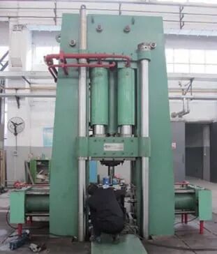 多向模锻设备的结构分析与研究的图6