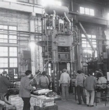 多向模锻设备的结构分析与研究的图1