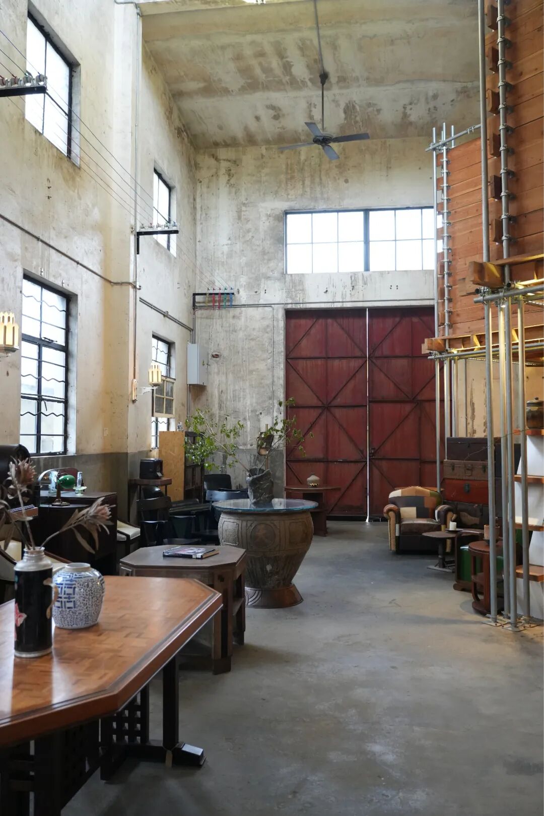 老厂房里藏着旧家具,老上海的旧时光被温柔保存