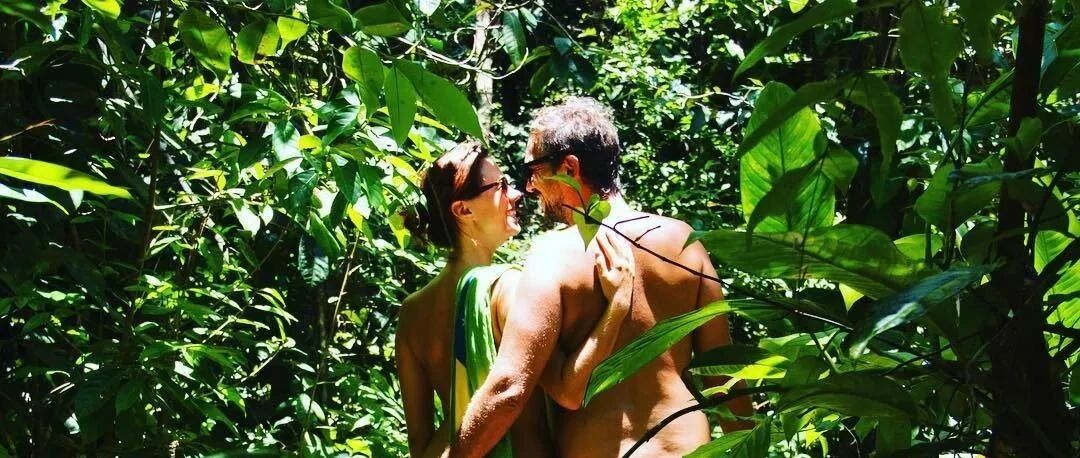 网红情侣“全裸”环游世界，拍下数千张裸体，只为告诉人们…