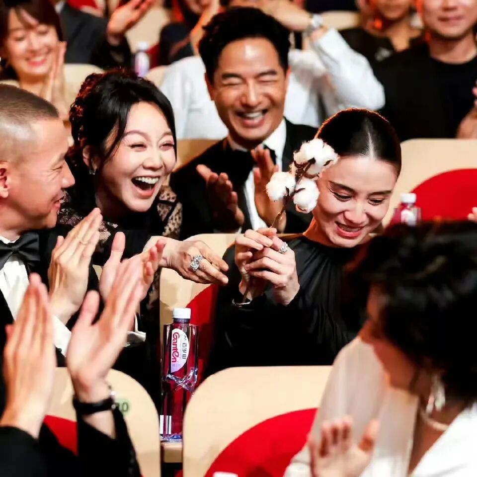 宋佳20岁到40岁的面相变化