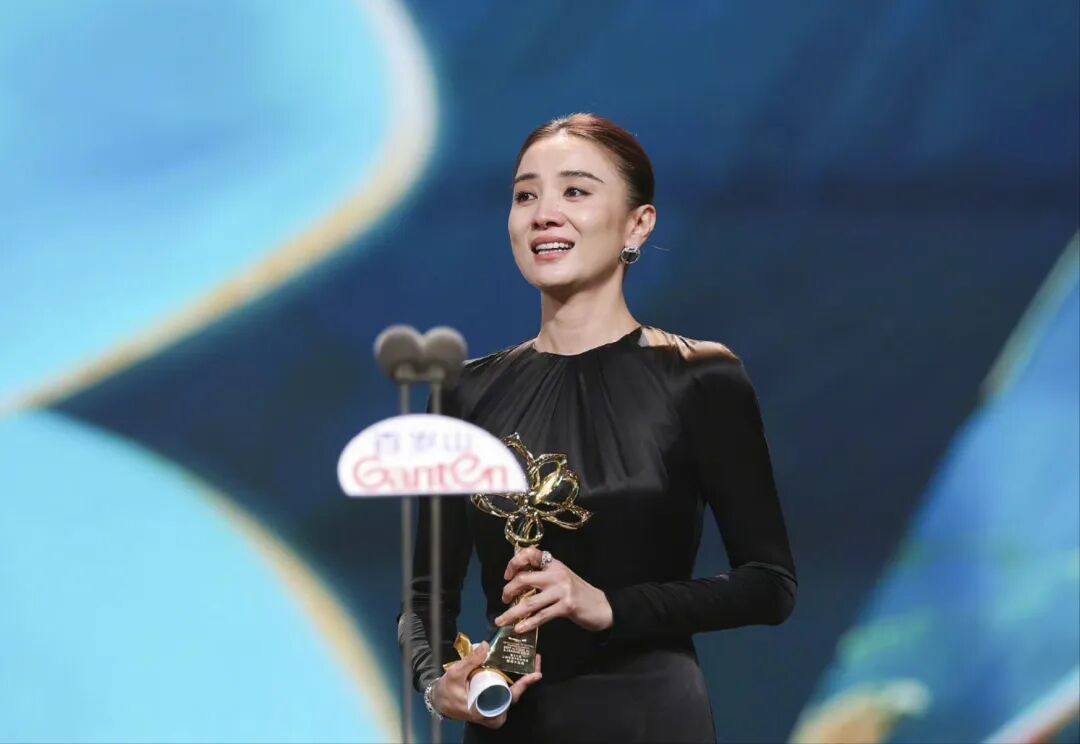 宋佳20岁到40岁的面相变化,从“清冷”到“国泰民安”脸，宋佳的面相藏着她的演艺进阶..