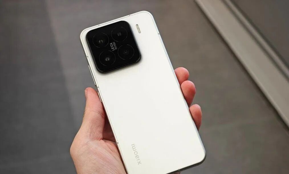 2025买手机别抠搜，这4款都是“顶尖旗舰”的代表，轻松用六年