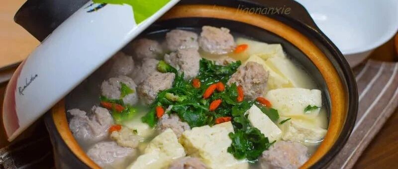 砂锅豆腐丸子：咕嘟嘟炖一锅，吃得超满足