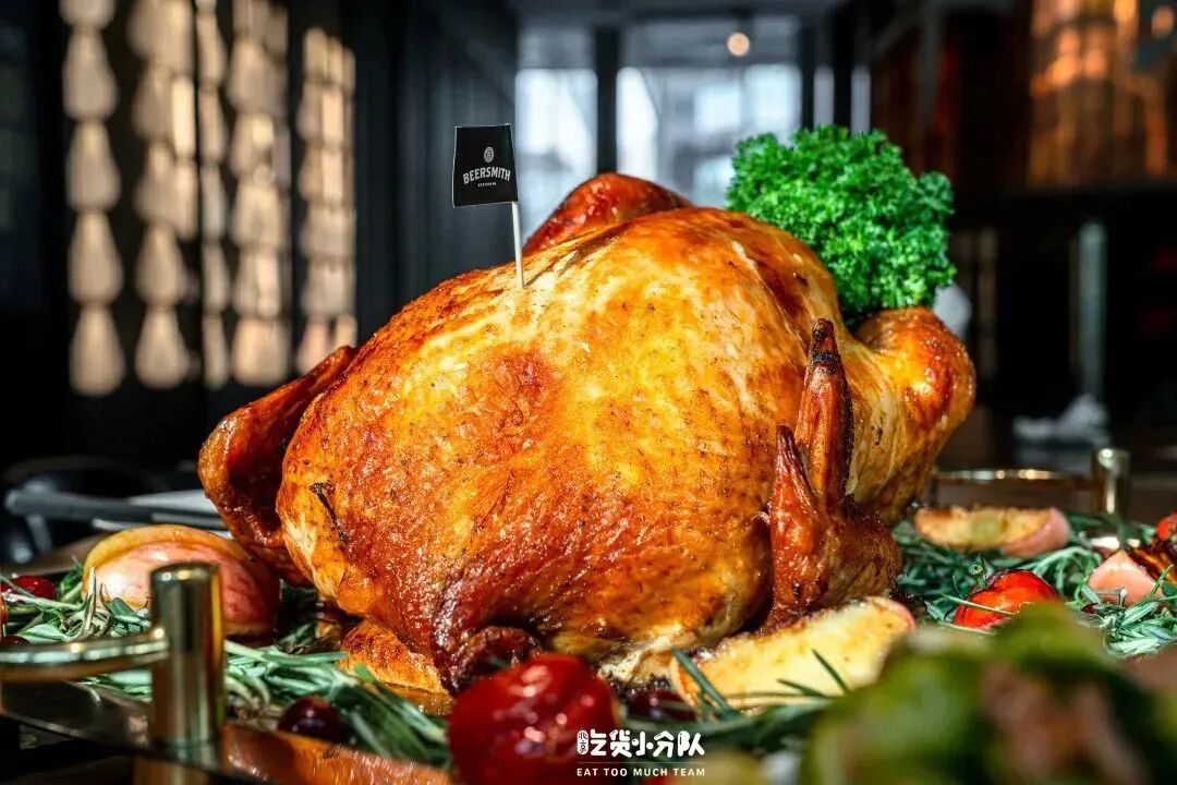 巨型火鸡大餐人均:140元左右地址:二胖家铁锅炖大鹅(青年路店)二胖家