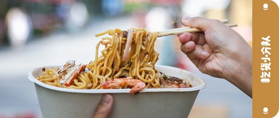 一碗面卖50块，却连顶棚都没有