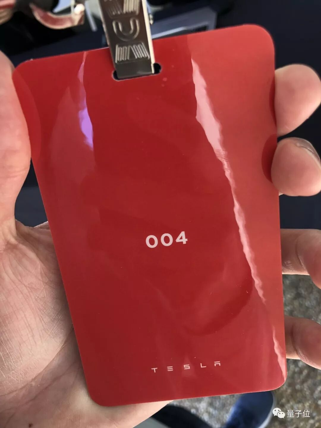 特斯拉全自动驾驶硬件发布！马斯克明年推RoboTaxi：傻瓜才用激光雷达 