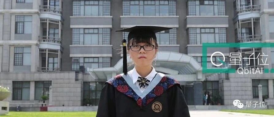 她是北大“一个人的毕业照”主人公，2010级古生物专业独苗，十年后搞起了AI