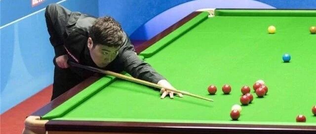 斯诺克世锦赛罕见一幕！丁俊晖接班人连续弄碎杯子 对手怒了输球