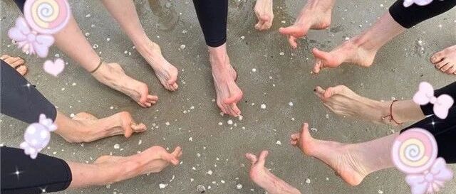 女排太会玩！用大脚丫比心，让球迷猜身份，都是大长腿，该咋猜？