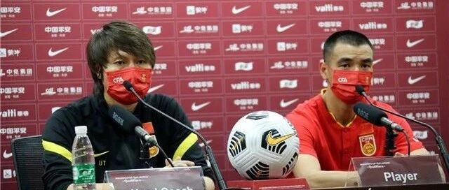 颜骏凌太能忍了！马尔代夫前锋急眼碰瓷儿，国足门将的反应给满分