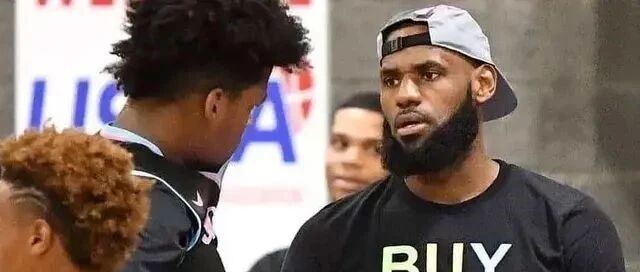 詹姆斯刷新纪录，湖人离总冠军越来越近！詹皇儿子连NBA都难进