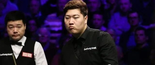 丁俊晖尚未公开回应颜丙涛夺冠，却被劝：你是他偶像，去祝贺一下