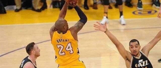 科比坠机后又一悲剧！球迷模仿科比后仰跳投入迷，下降时不慎坠楼