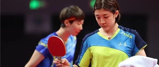 王曼昱不留情面！带伤也要4-0零封陈梦，一姐满头大汗尴尬拼铜牌