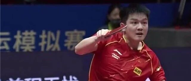 刘国梁率团包围樊振东！不给喘气机会说个没完，太想帮他奥运夺冠