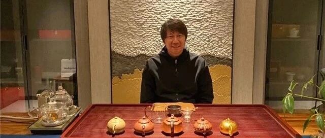 酒神谢晖潇洒辞职，烟民范志毅正被足协考察，李铁烟酒不沾获喜讯