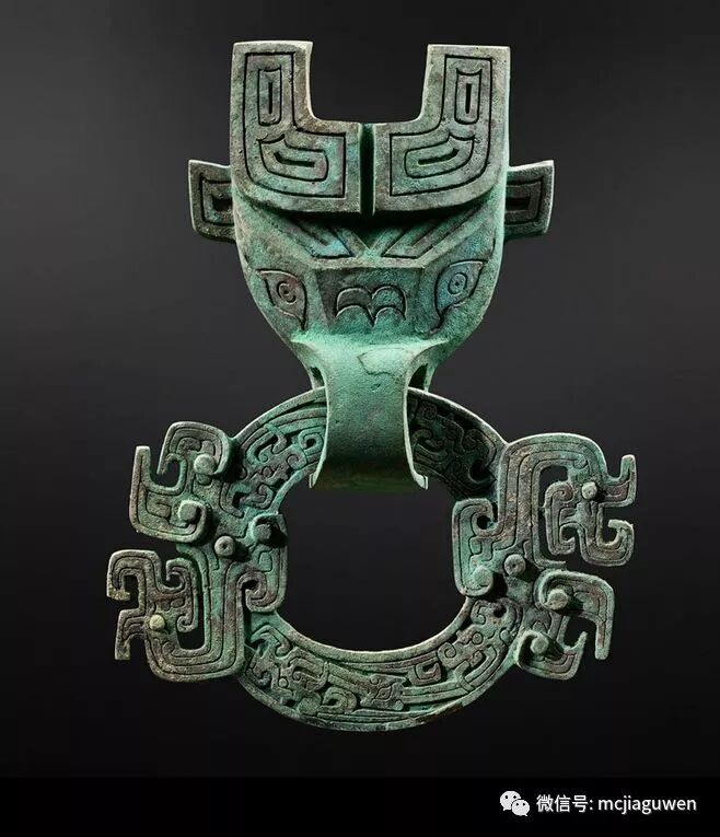 西周晚期的牛型衔环辅首