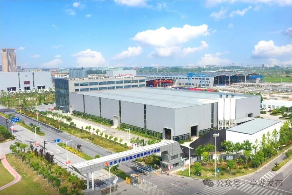 截至目前,亭湖区现有国家高新技术企业218家,国家级专精特新"小巨人"