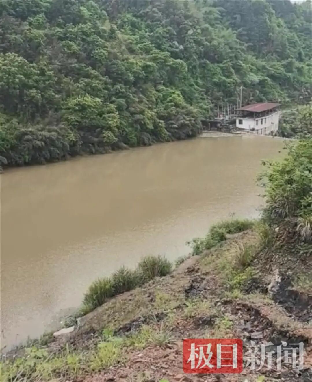 事发水域 极目新闻记者摄.png