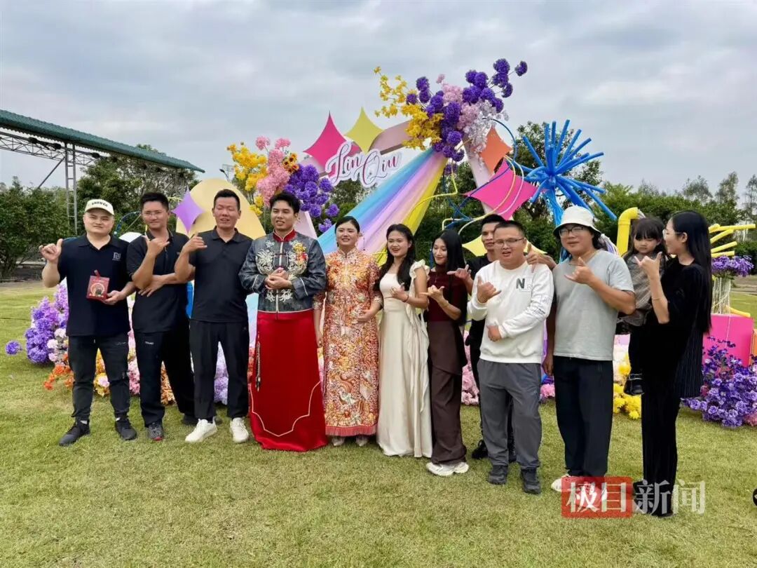 肥娟夫妇婚礼请了十多桌网友