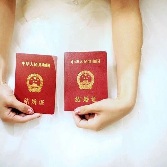 哭晕在厕所！女子为买房假离婚，结果老公带着全部财产娶了她“闺密”
