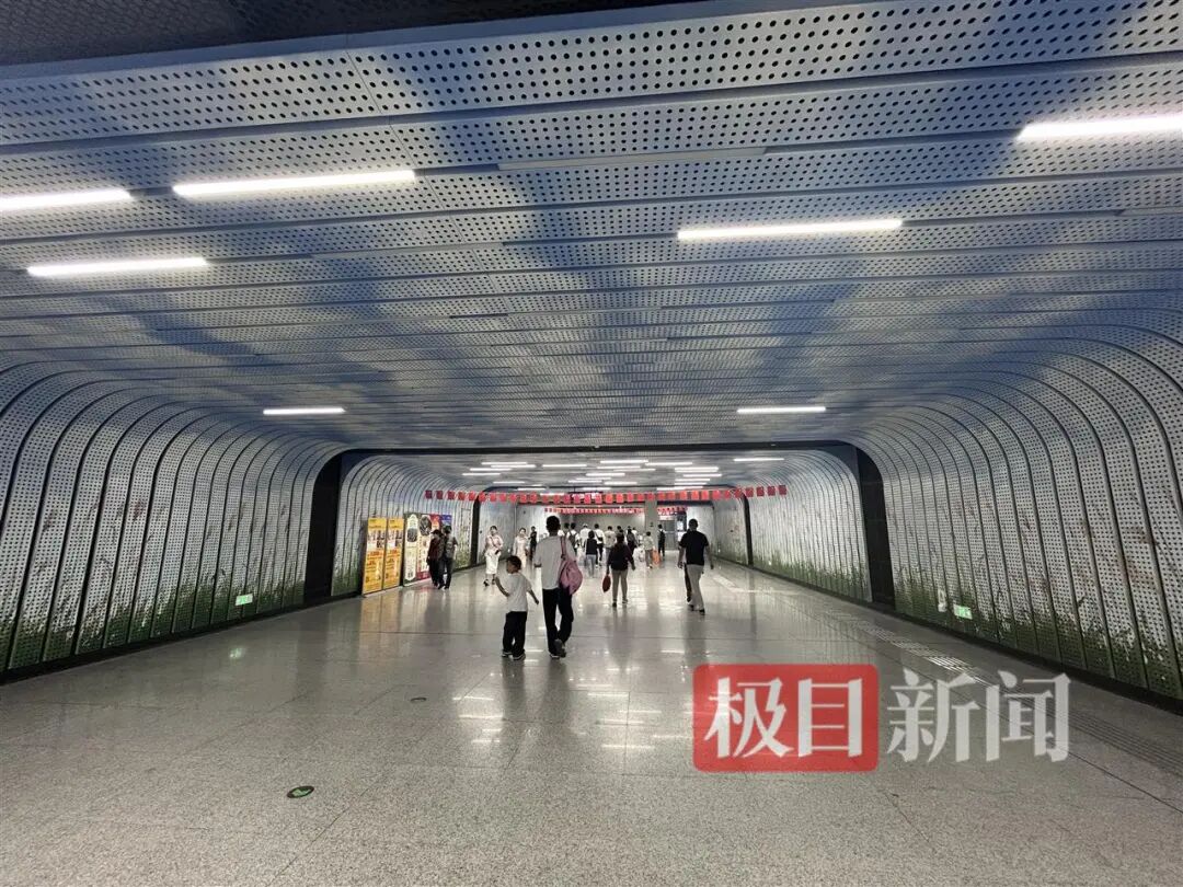 地铁站出入口26个字母快用完了