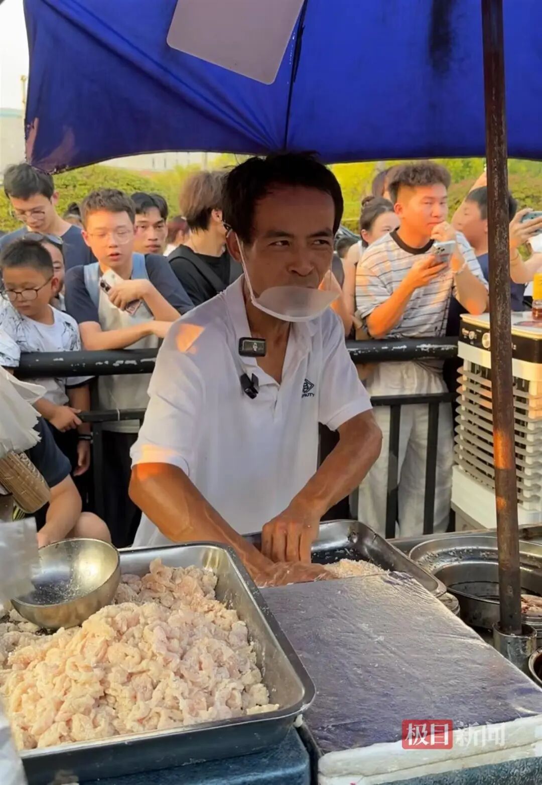大学生卖雪王送鸡排哥高清写真