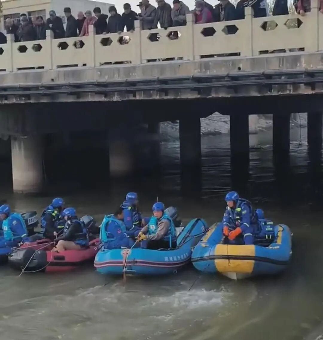 离异夫妻双双坠河 男子身亡,一男一女坠河，男子溺亡，女子搜救已超60小时，知情人：两..