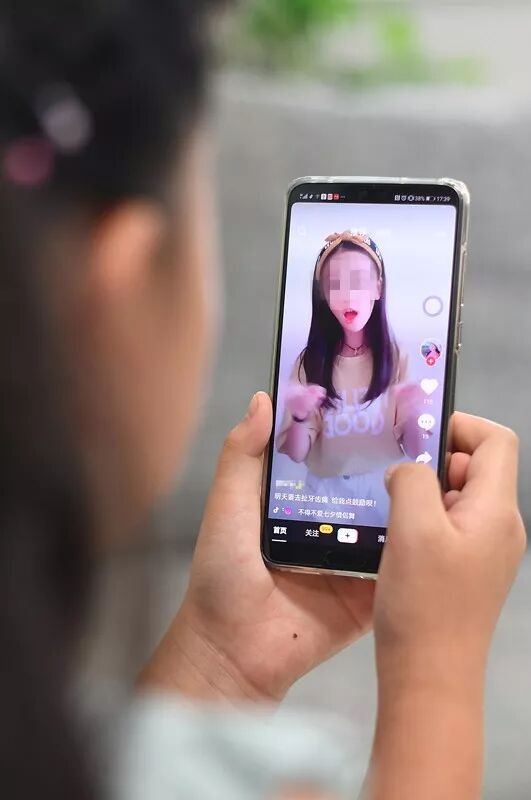 爸爸死了，男童却在抖音求赞？该怎样挽救你，我的小孩......(图15)