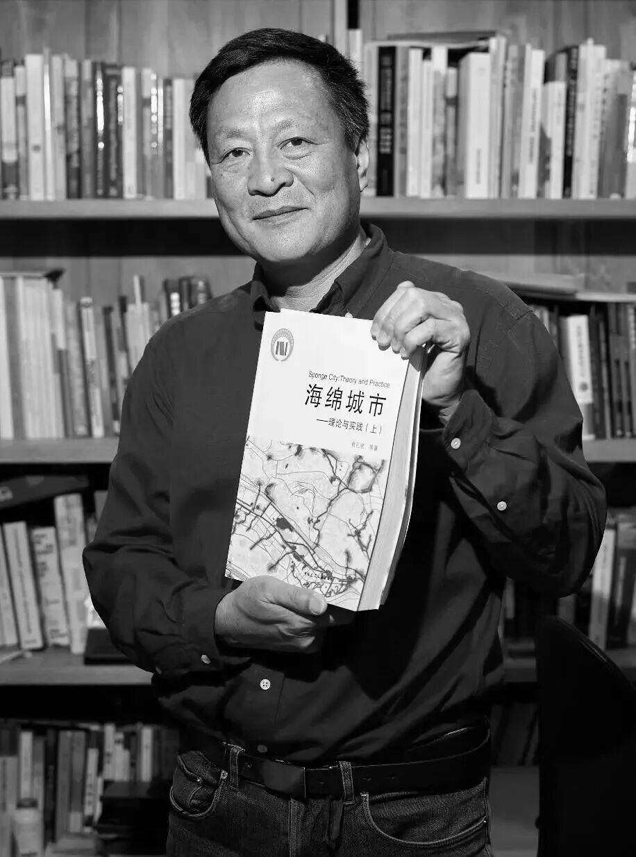 俞孔坚坠机身亡 学生发声缅怀