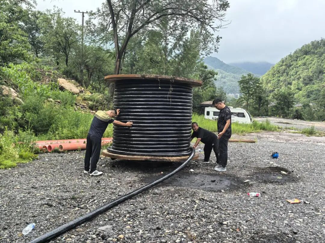 河南西峡强降雨 超800人投入救援