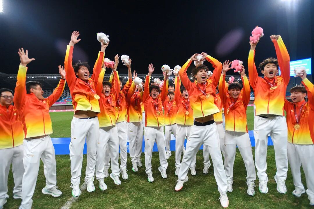 2025年11月12日，湖北队在第十五届全国运动会男足U20组决赛中击败广东队夺得冠军。 极目新闻记者 邹斌 摄.jpg