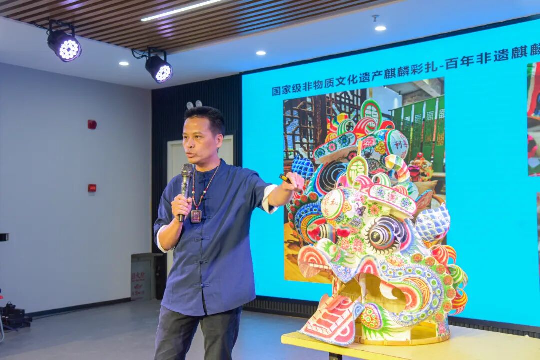 一场面向大学生的“匠心课堂”：在指尖劳作中触摸非遗根脉 (3).jpg