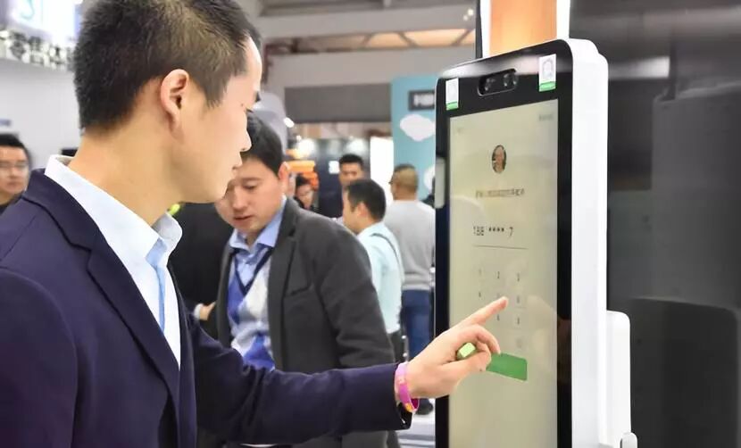 科脉获评“2018中国大数据应用最佳实践案例”；知名烤鱼品牌“探炉”今日上线慧猿CRM