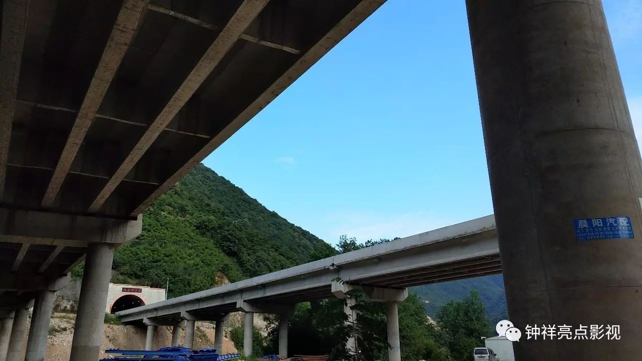 20,麻竹高速杨家坪隧道