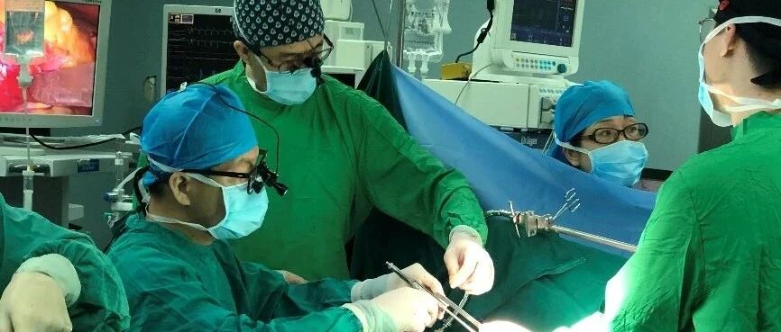 梅开二度 | 崔勇教授团队完成INSPIRIS RESILIA¹瓣膜经右腋下微创主动脉瓣及双瓣膜置换手术的全国首秀！