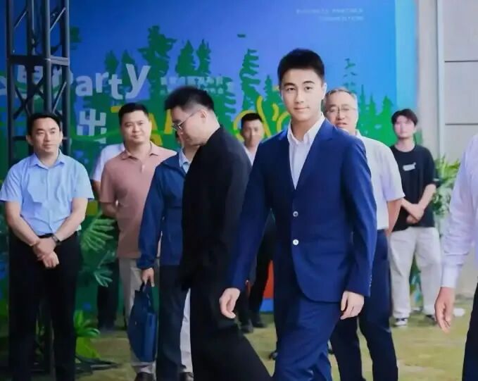 富二代的高级创业：何猷君37亿接盘王思聪重资产 科技大佬 互联网坊间八卦 微新闻 第2张