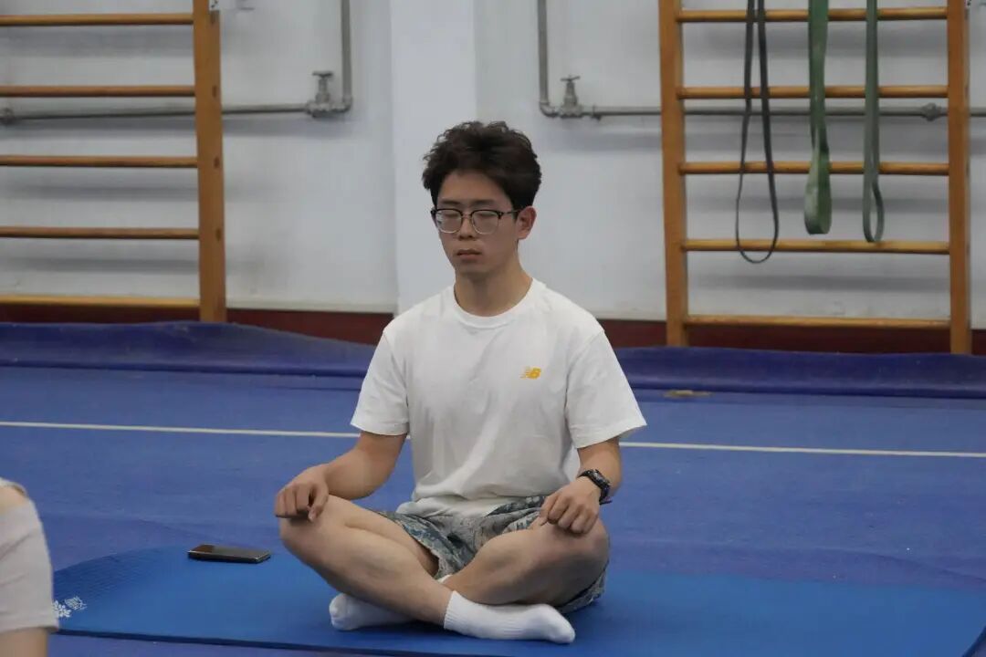 E4F7