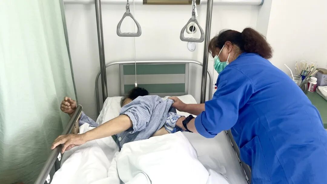 病房的床怎么摇起来市二院推出“免陪护”试点病房，住院不用再“摇人”，剩下的交给我们！_https://www.jmylbn.com_新闻资讯_第7张