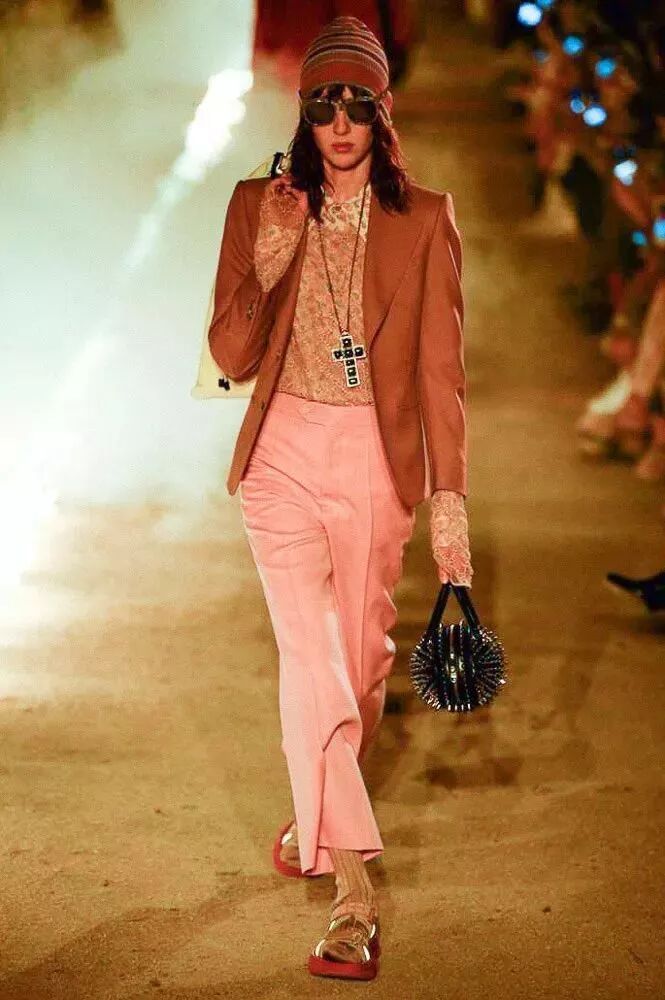 2019流行色一不小心就穿成災難？這幾個搭配好看又顯白，秦嵐何穗早就穿上了！ 時尚 第34張