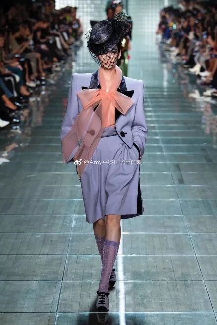 2019流行色一不小心就穿成災難？這幾個搭配好看又顯白，秦嵐何穗早就穿上了！ 時尚 第31張