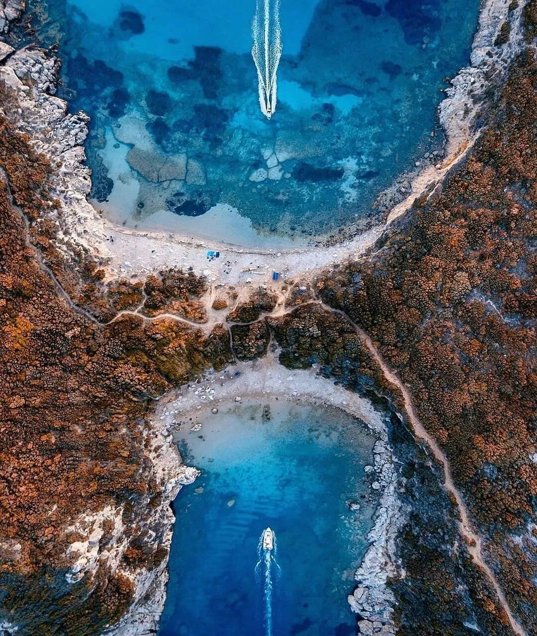 无人机取景的一大特点就在于它可以采用完全垂直的角度进行拍摄,而这